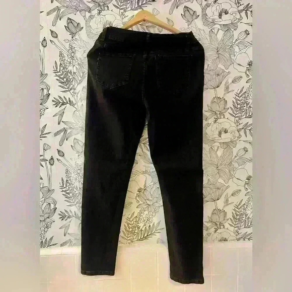 Black Jeans with Buttons and Zipper Fly - Picture 2 of 3